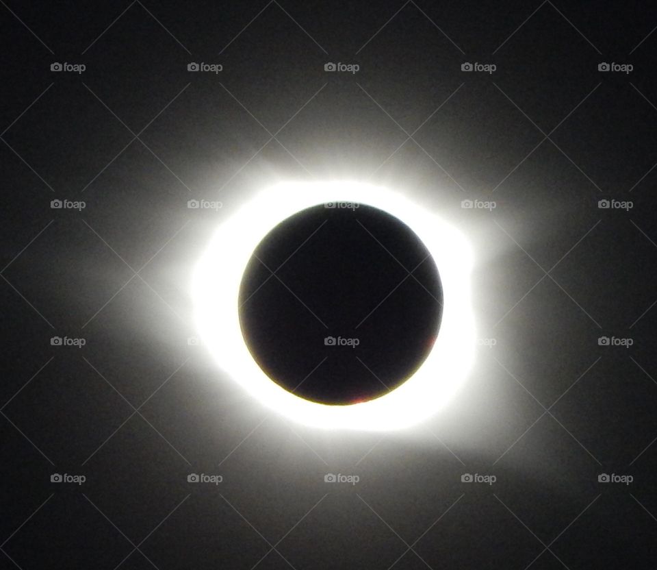 Full Solar Eclipse With Bailey’s Beads