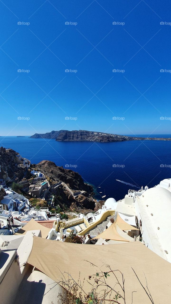 Santorini : Call of the infinite blue