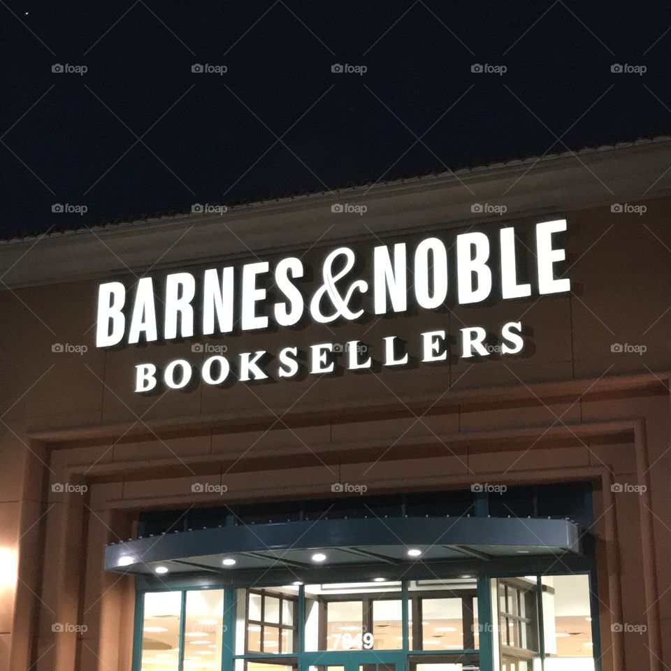 Barnes & Noble at night. No doubt, it is a place where one can spend an enjoyable, relaxing evening.