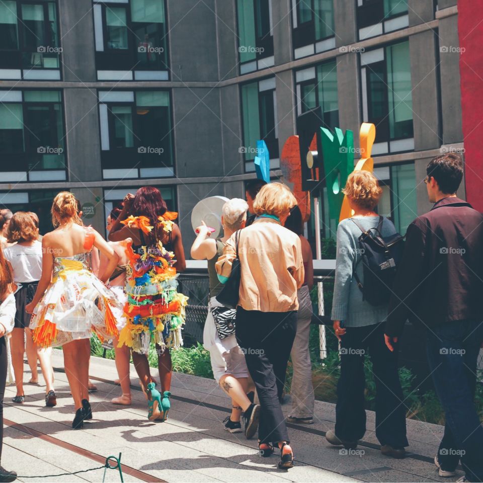 Assorted people walking the high line in NYC