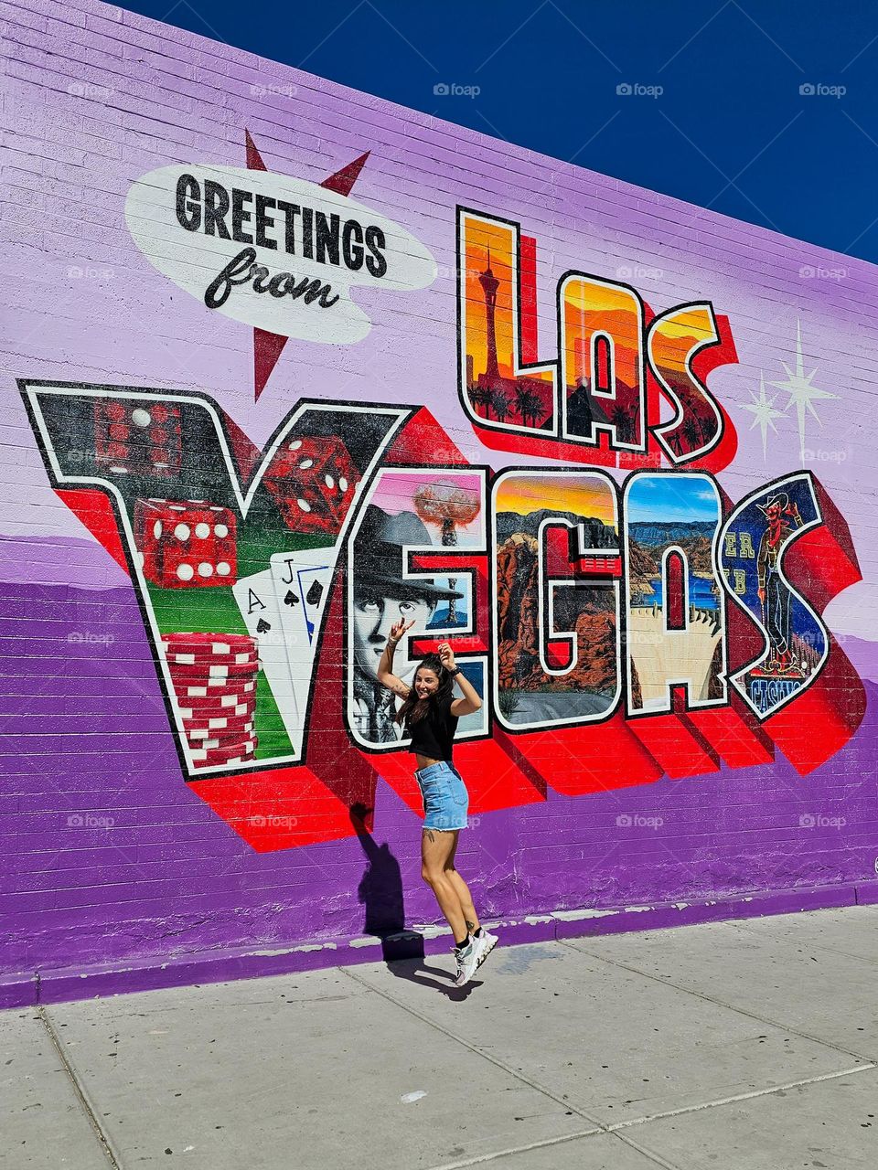 an happy girl in the city