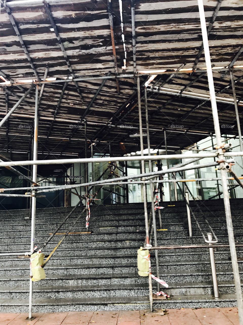 Scaffolding-street/buildings-rain