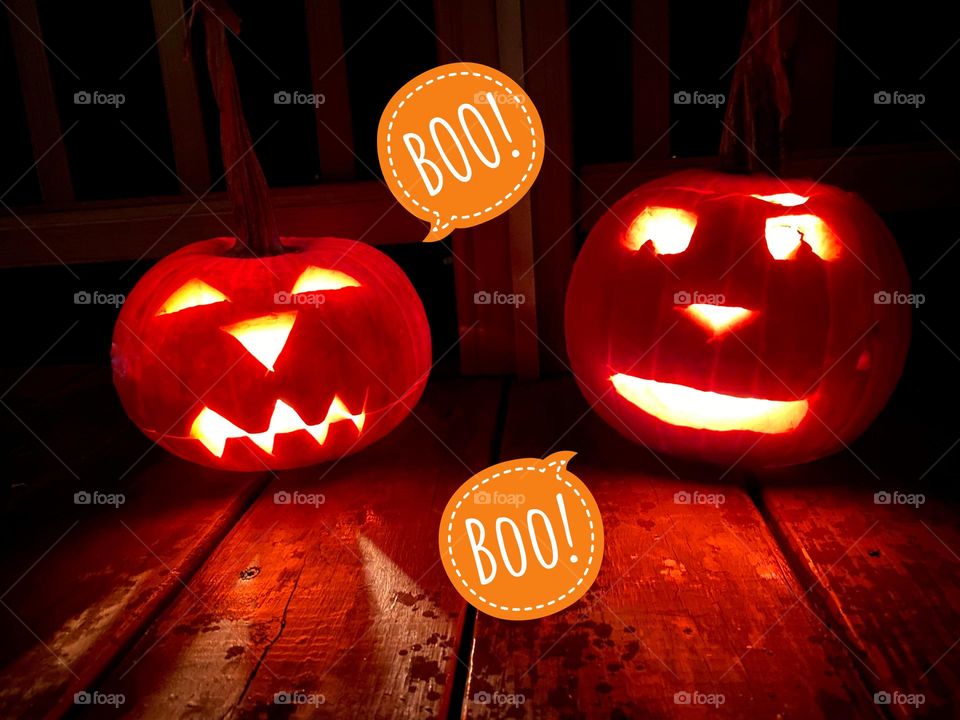 Jack-o’-lanterns saying Boo!