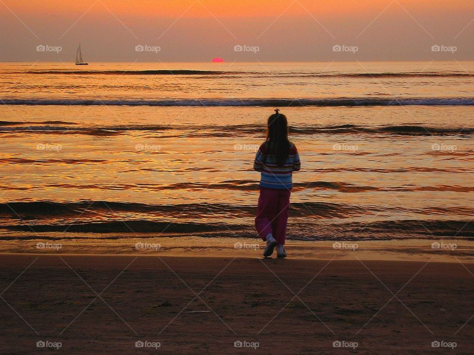 Child and the sea