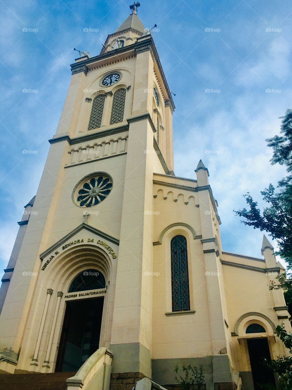 #FotografiaÉnossoHobby -
“Pés no chão e coração no Céu!”
Clique da Igreja Nossa Senhora da Conceição, Vila Arens - Jundiaí/SP.
⛪️ 
#igreja #fé #catolicismo #Jundiaí #fotografia #click #hobby