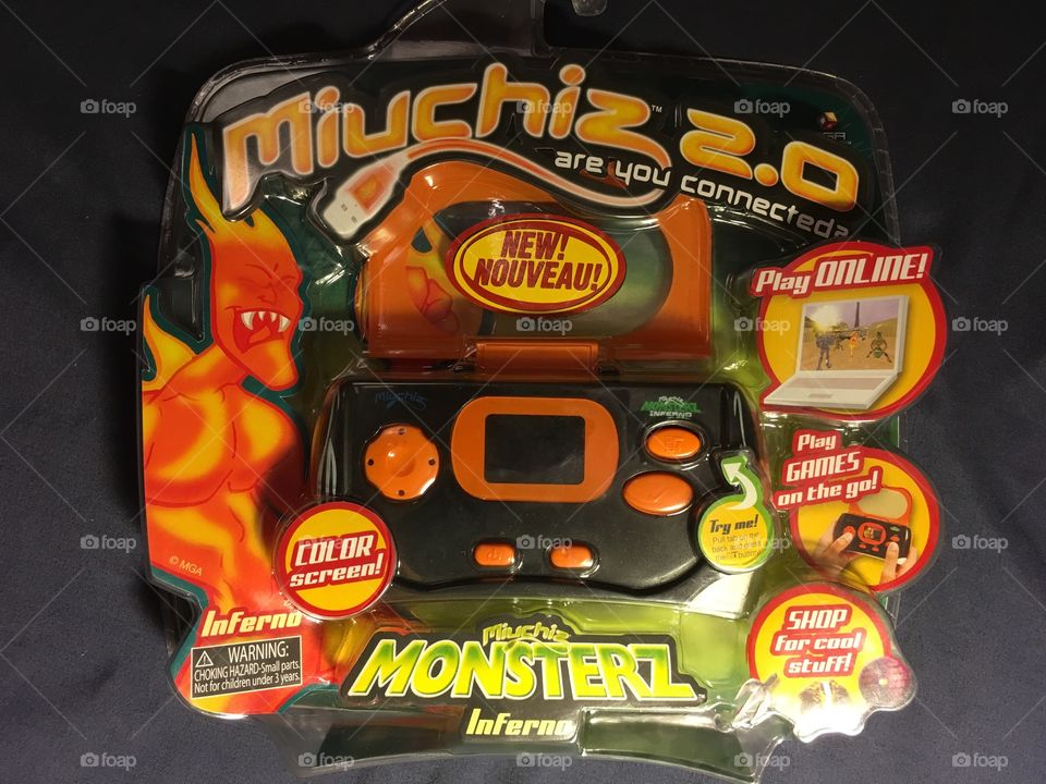 Miuchiz 2.0 Monsterz Handheld gaming unit 