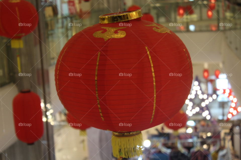 on Chinese New Year , red is a sign of many Ong