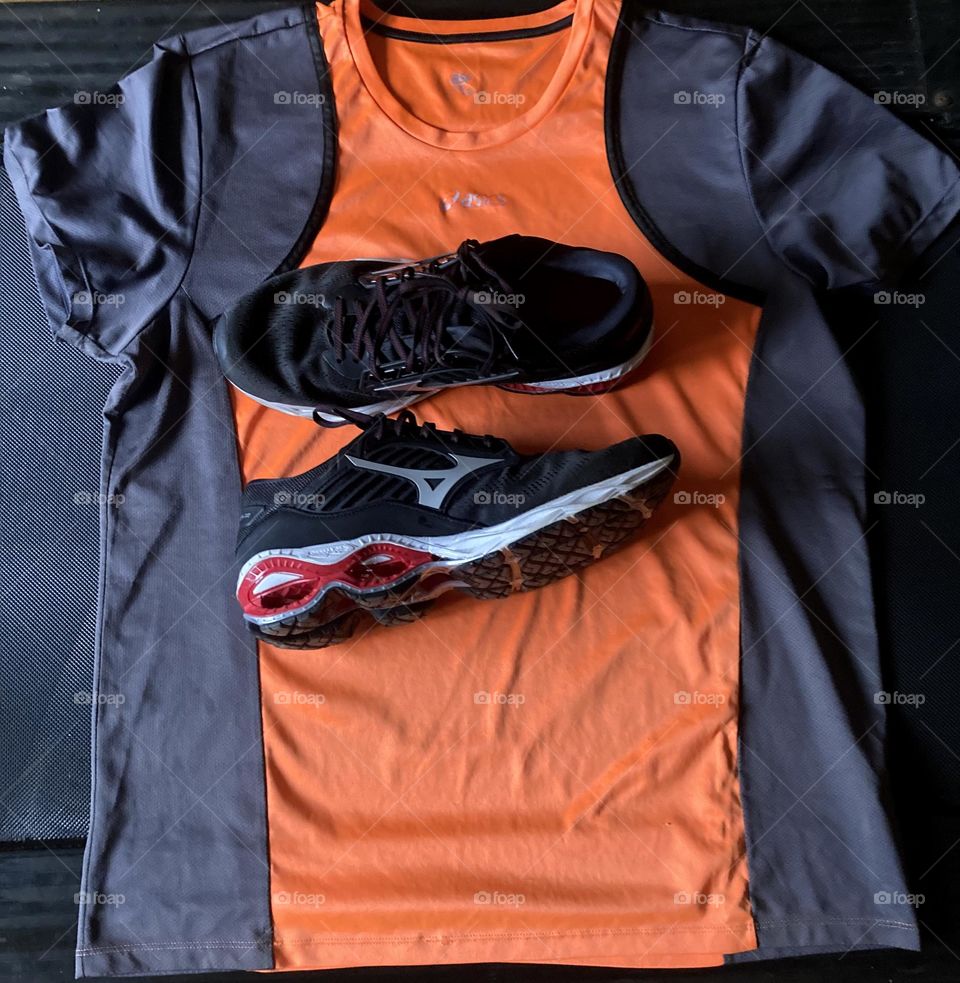 🏃‍♂️ 🇺🇸 Good Morning!  Everything ready to sweat the shirt. Let's go for a good morning jog?  Running is good for your health! / 🇧🇷 Bom dia! Tudo pronto para suar a camisa. Vamos para um bom cooper matinal? Correr faz bem para a saúde! 