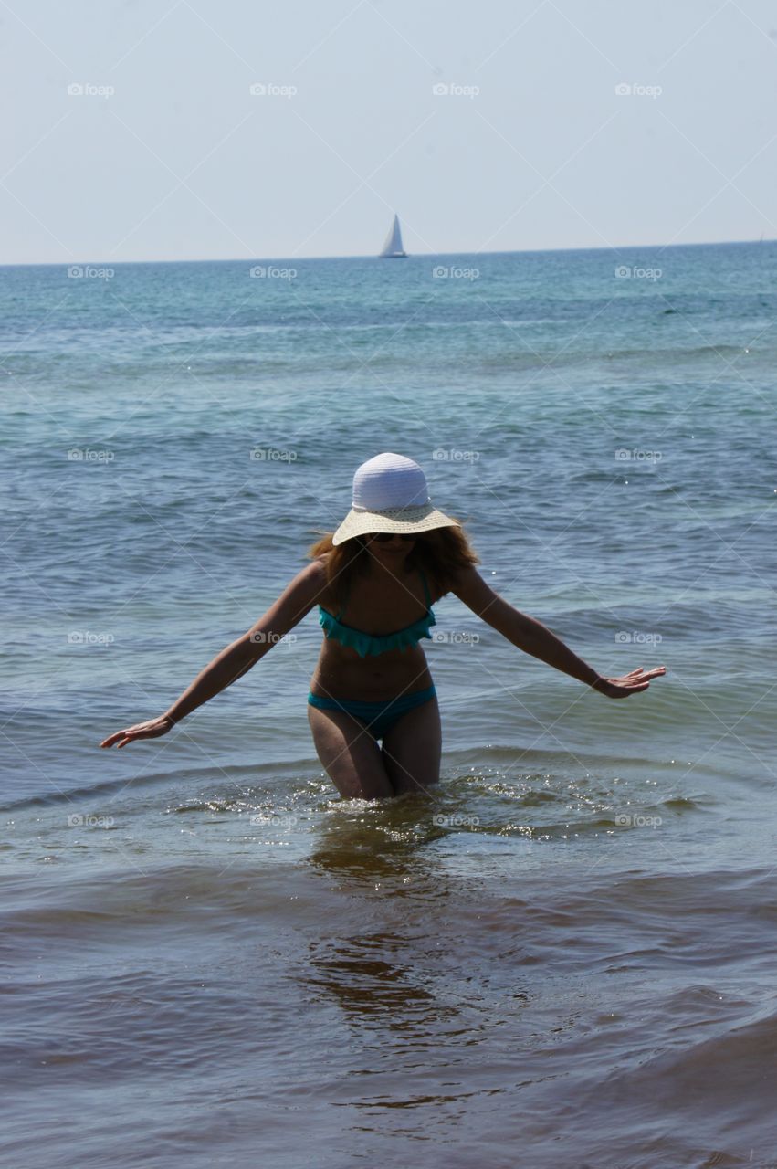 Girl in sunhat