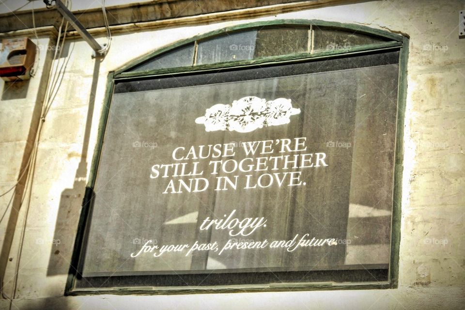 Uma janela, uma mensagem.. A romantic phrase in a window in the city of Malta.