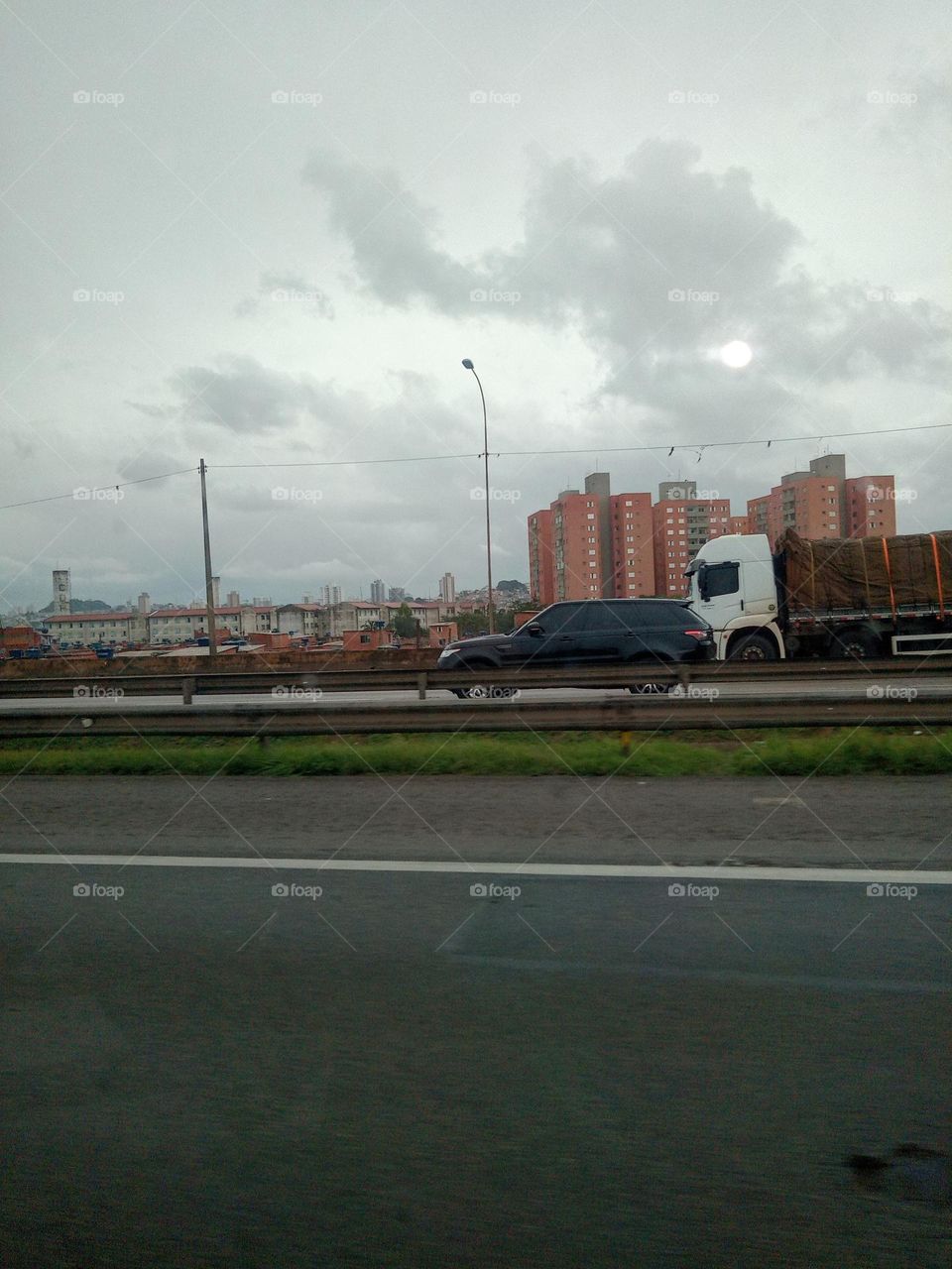 Editors'Choice Photo of week Carro e caminhão dividindo o espaço na estrada