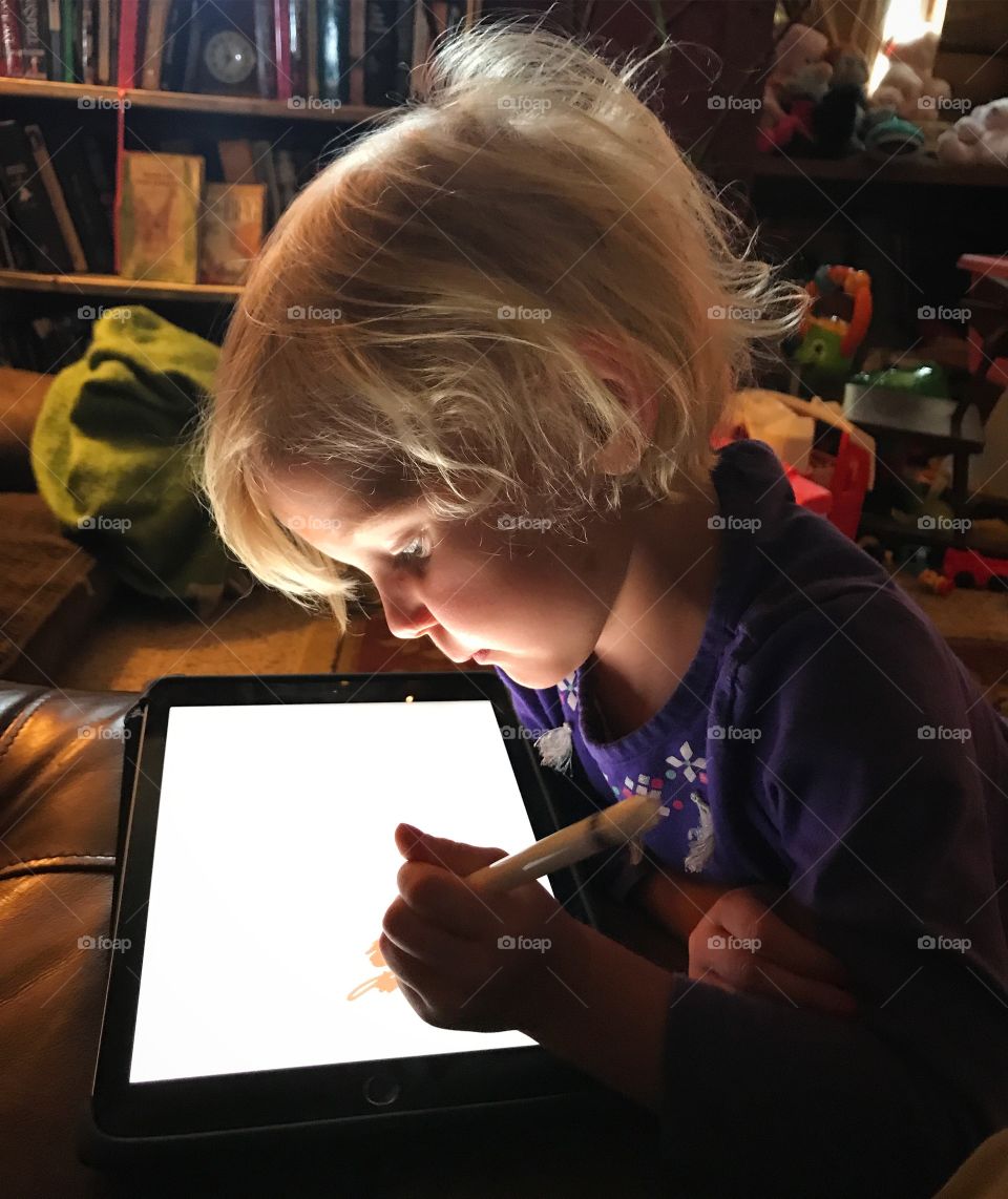 Baby girl drawing on the iPad 