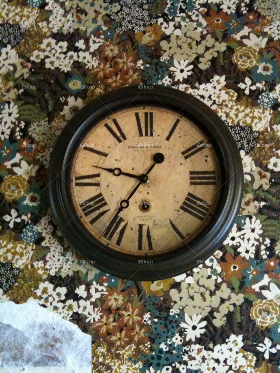 vintage wallpaper clock retro by davileo