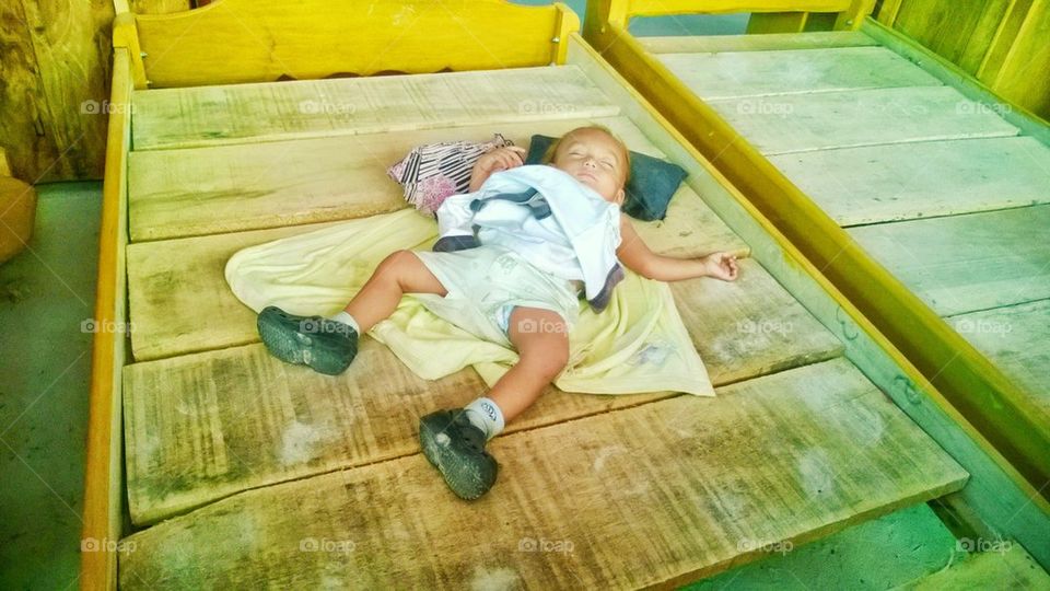 baby, sleeping, asleep, sachachorro, bed, wood, 