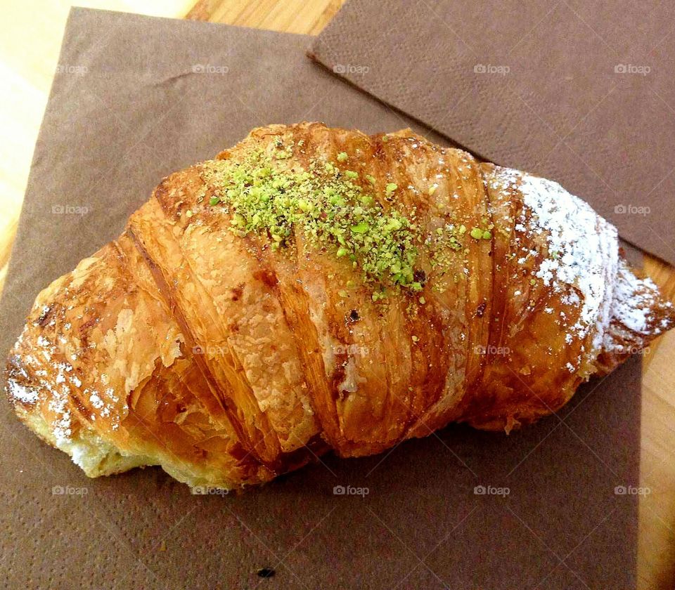 pistachio croissant