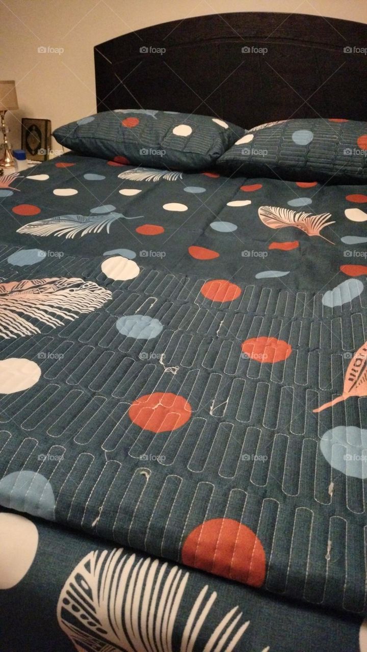 circles on the bed