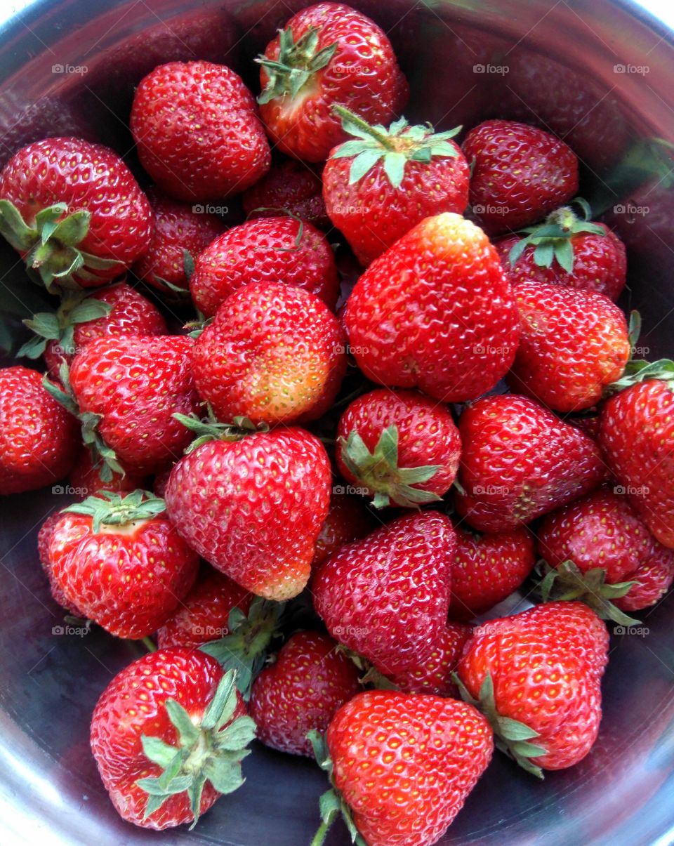 strawberries fresh healthy summer food