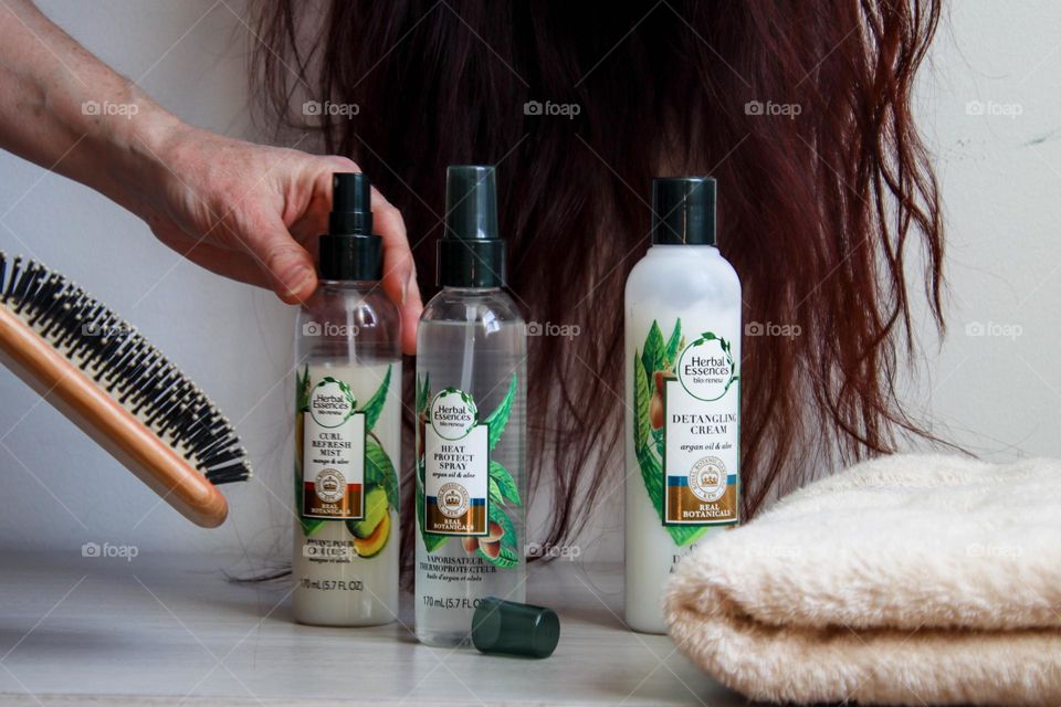 Using Herbal Essences Hair solutions: curl refresh mist