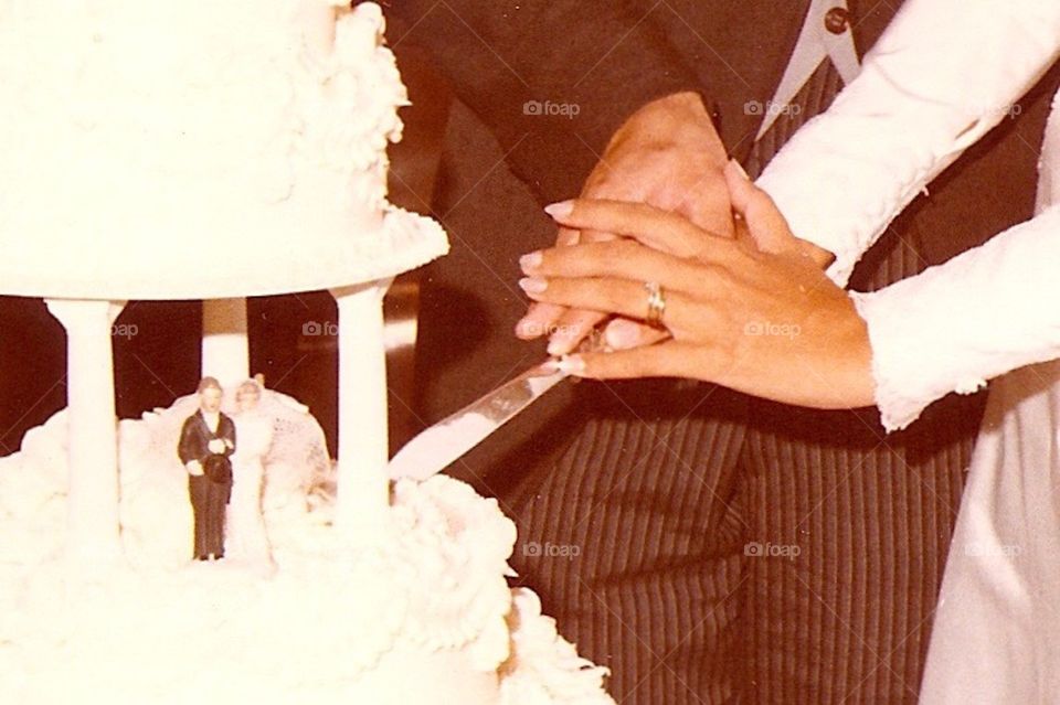 Cake cutting at reception 