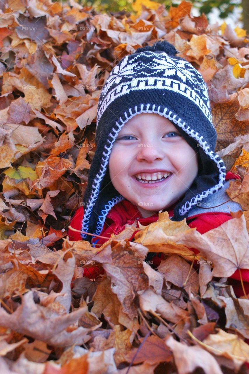 All smiles in the leaves 