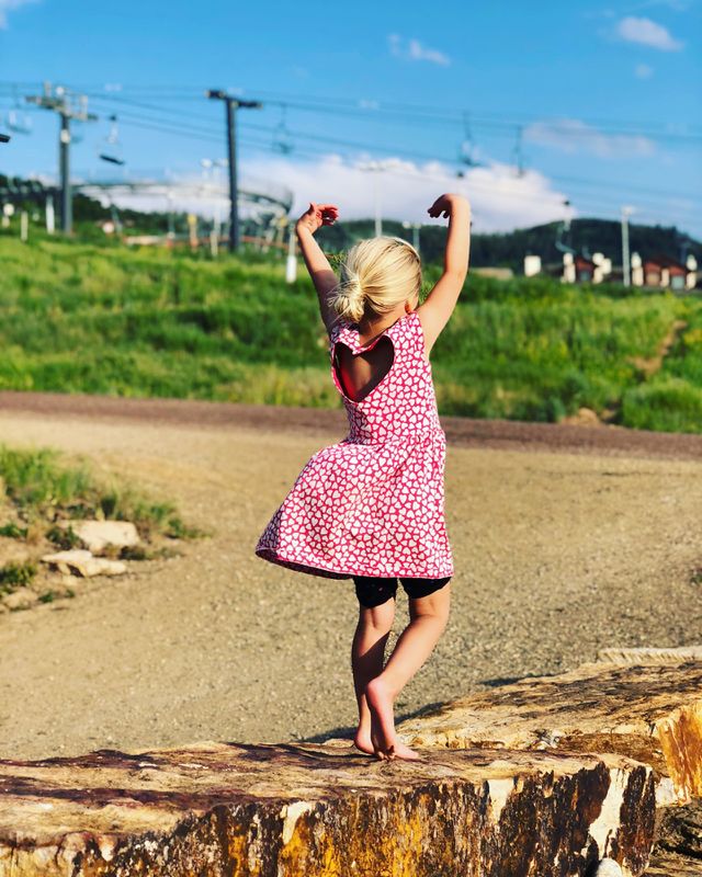 Mountain love. Dance like no one’s watching. 