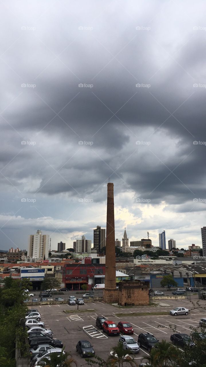 Torre do Complexo Argos (Jundiaí/SP - Brasil), esperando a chuva chegar.  Que nuvens!
☁️
#nuvens
#chuva
#temporal