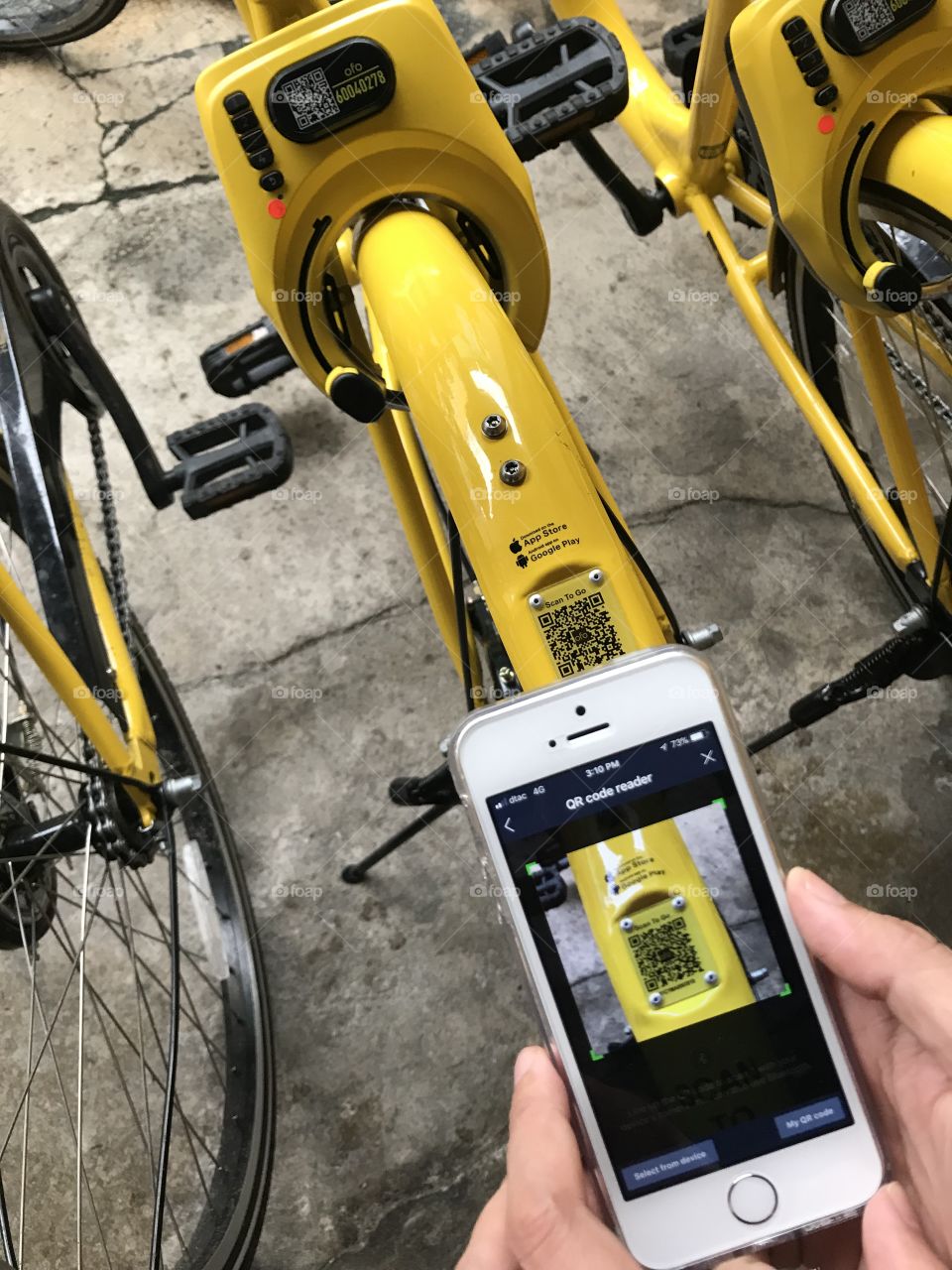 user is scanning QR code of OFO brand bicycle for renting it
