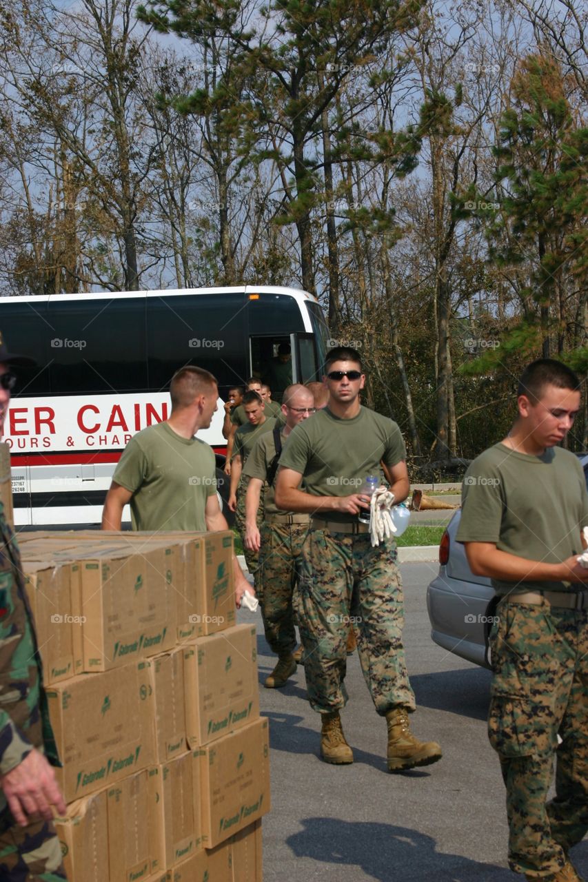 Military personnel arrive to begin transporting supplies to Hurricane Katrina victims 