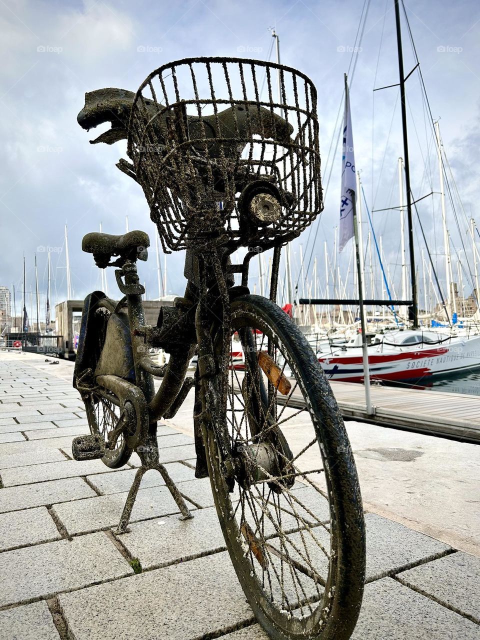 Marseille , vieux-port Juanary 2023 . 