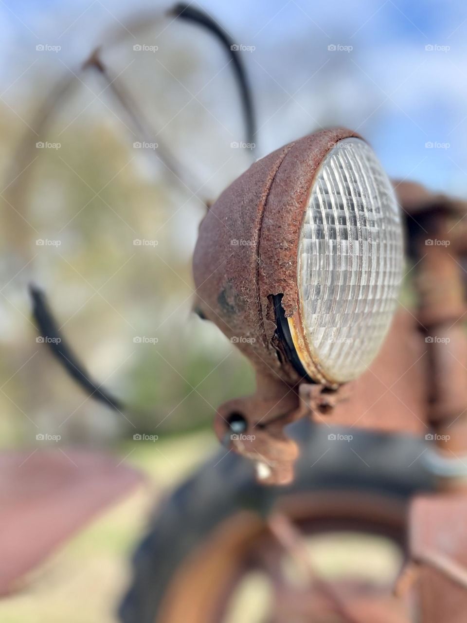 Tractor light always facing forward