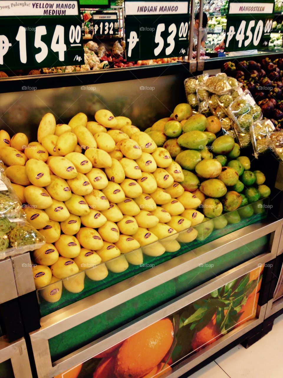these are Philippine ripe and still green mangoes. The yellow mangoes are very sweet and considered to be one of the best in the world.  The are exported all over.
