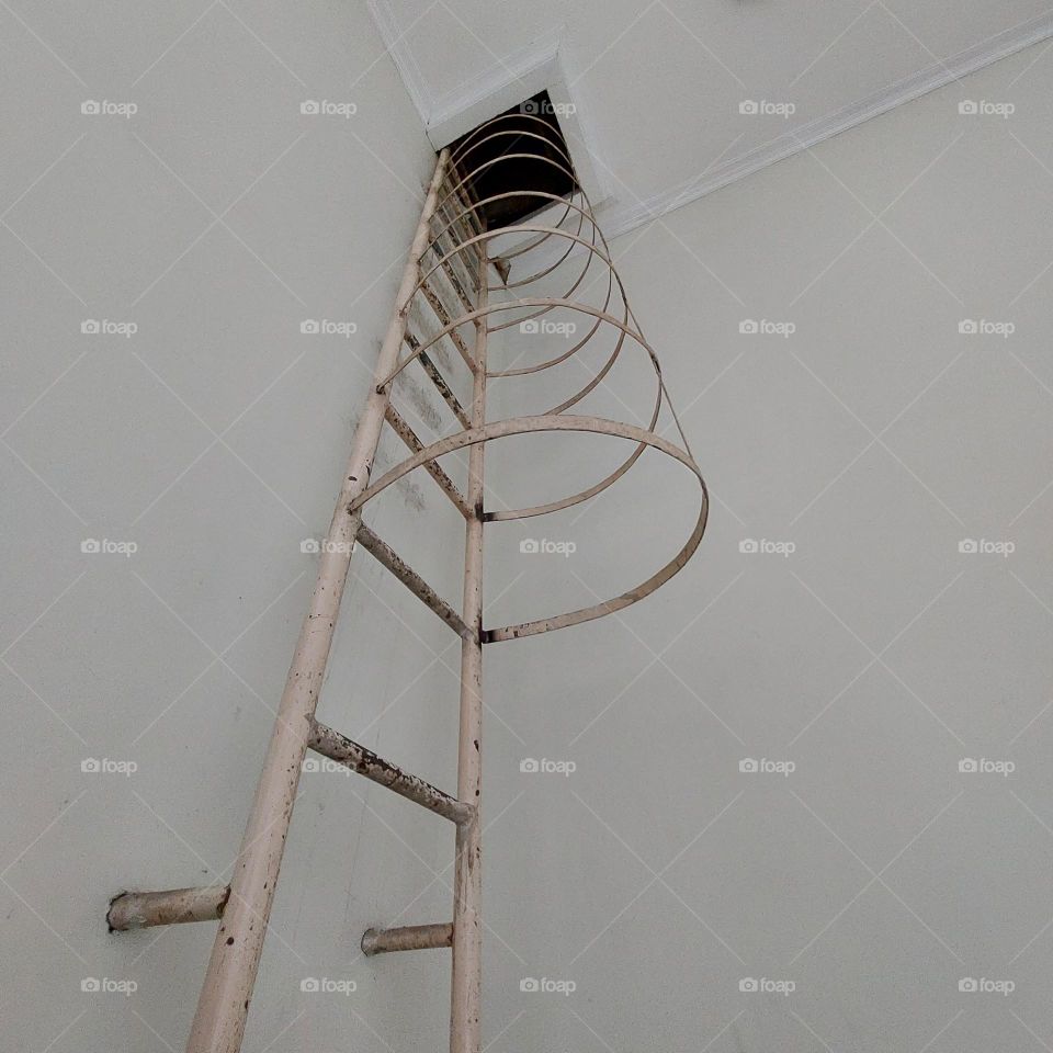 building emergency stairs for evacuation