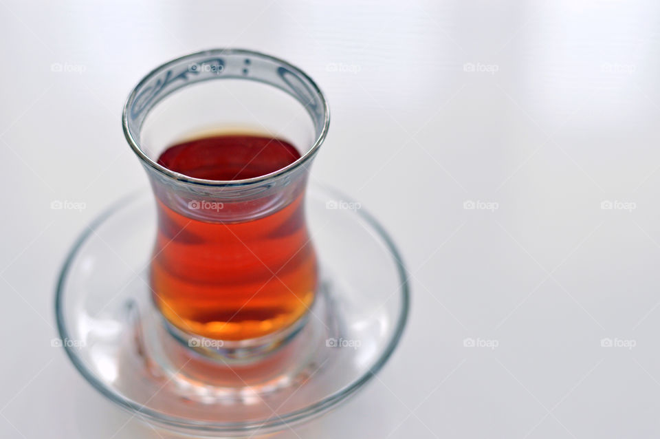 Eine Tasse türkischer Tee.