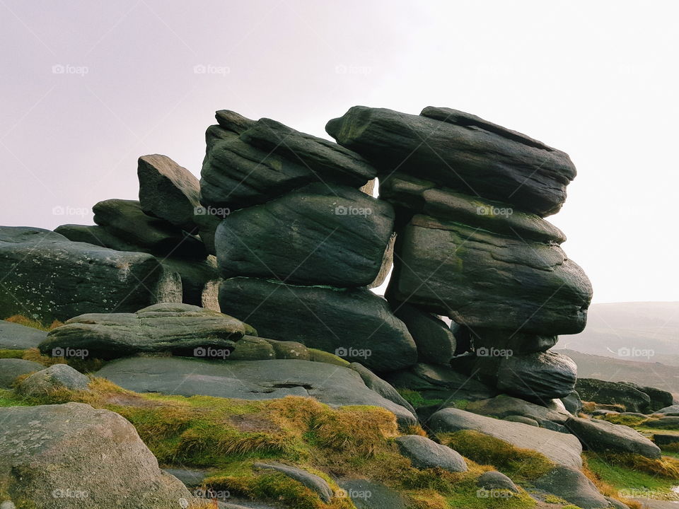 Higger Tor, The Peak District, Derbyshire, about half an hour from my house. The way the early winter sunlight lays across the landscape is so magical ☀️