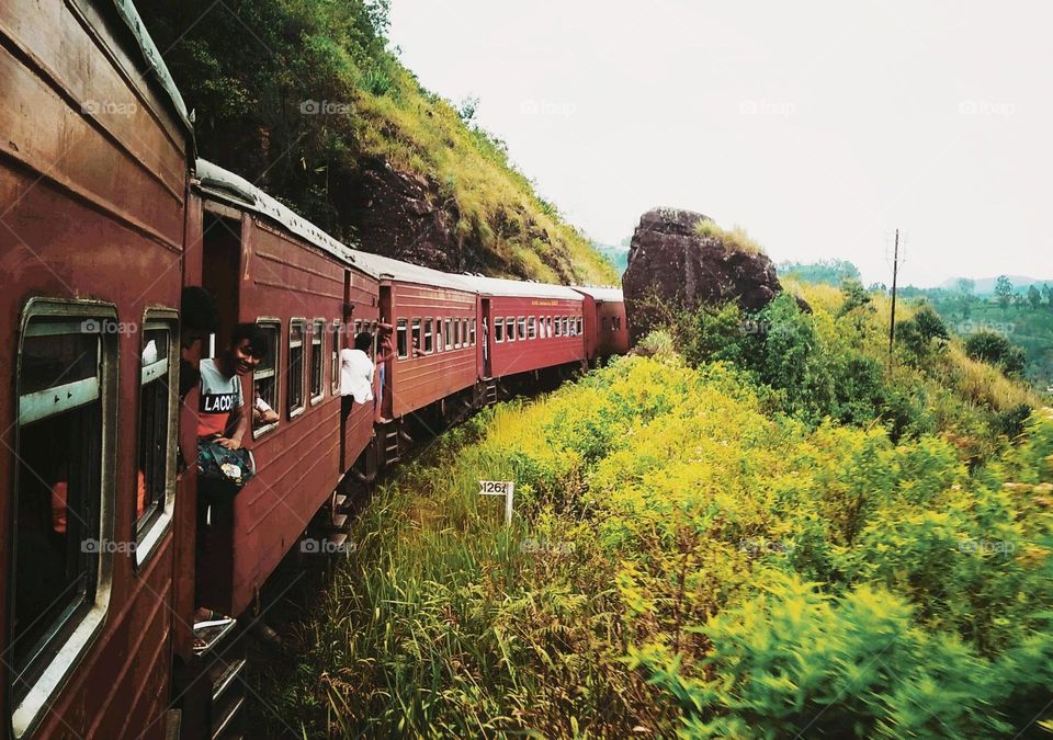 train transportation in srilanka