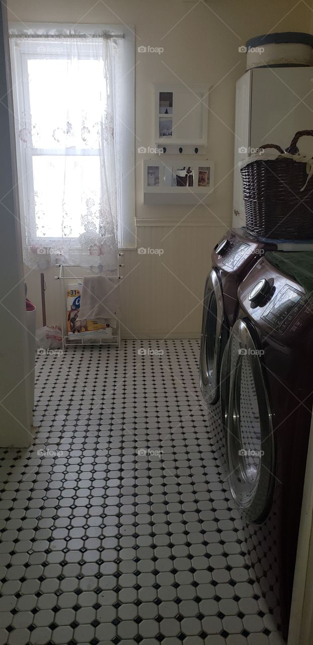 Bright & Airy Laundry Room