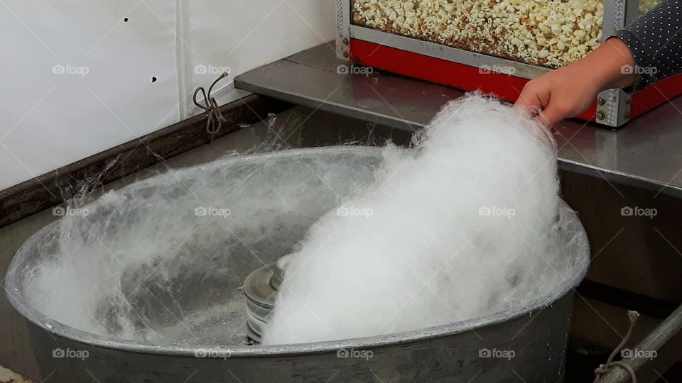 Making cotton candy