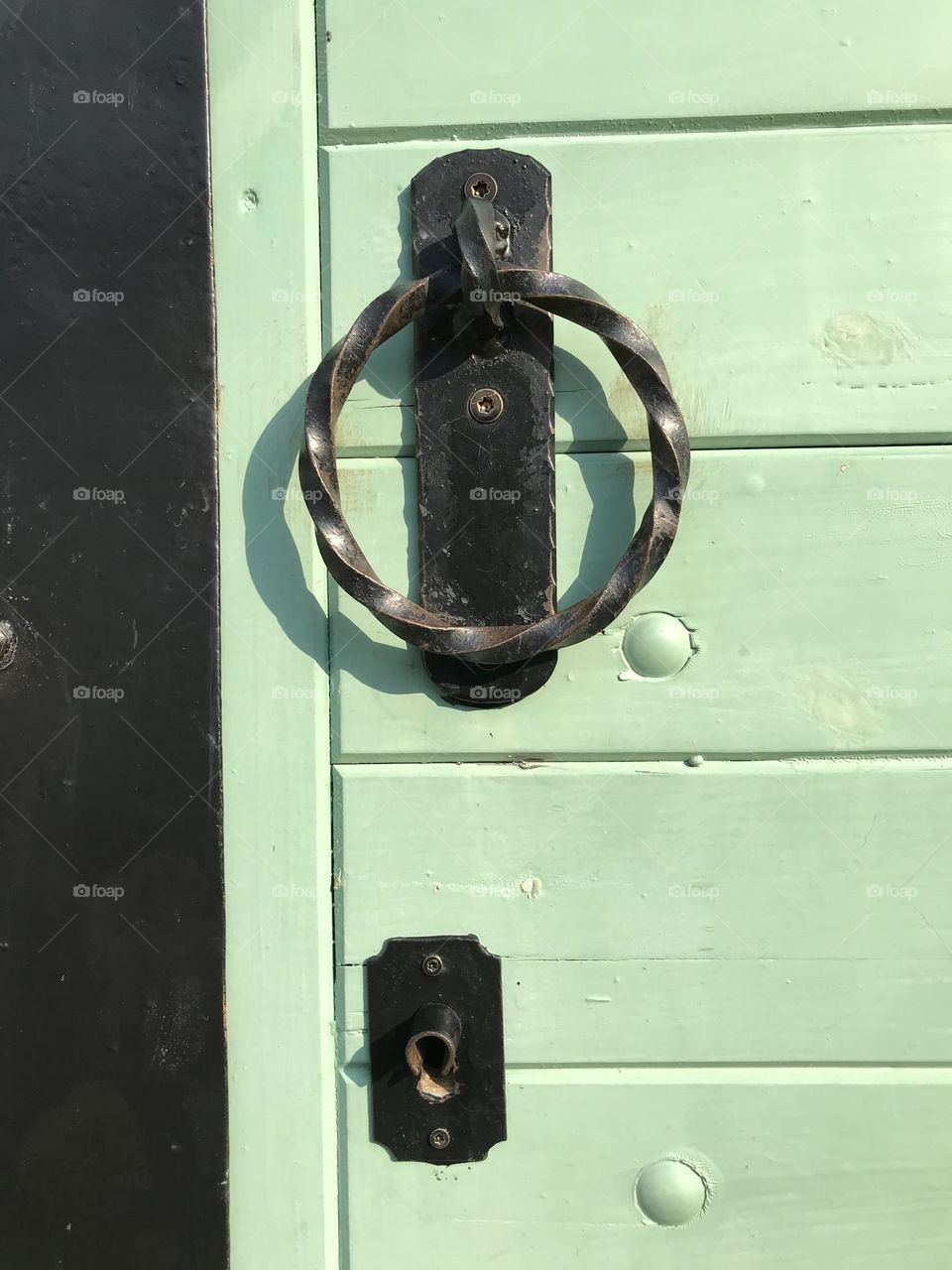 Circular door handle 