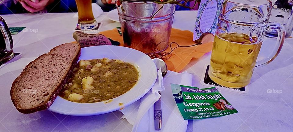 Some “Irish Stew”, a slice of homemade good “Bavarian” bread and a glass of delicious ale make the perfect meal to accompany the musical event of “Gaelic Irish Folklore” in rural “Bavaria”. 2023. Hypnotic Productions