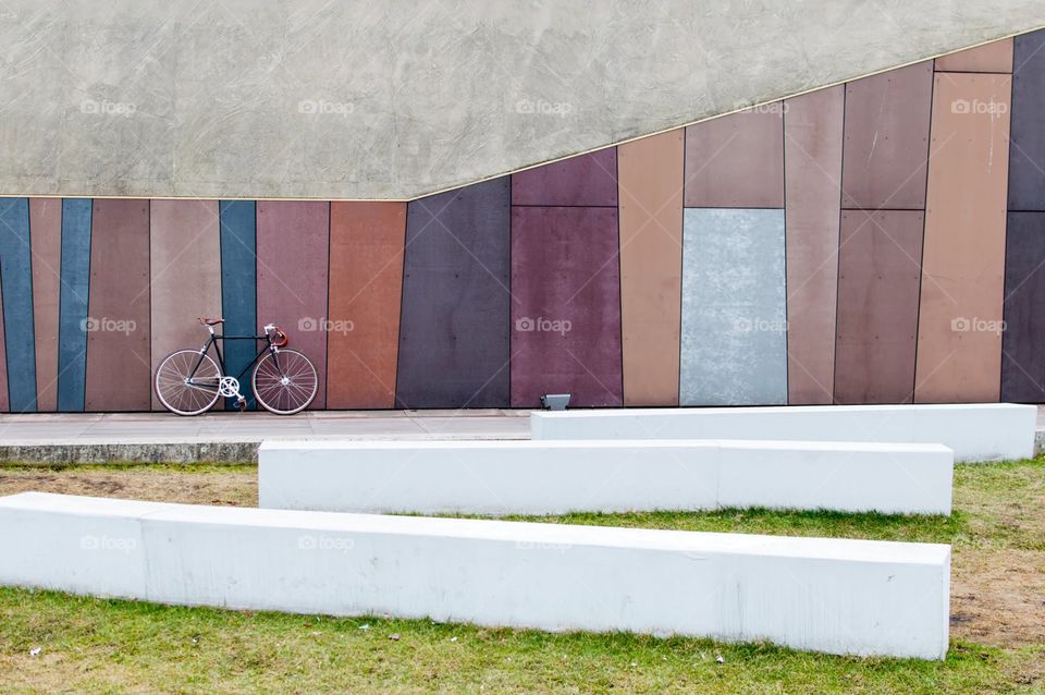 Bicycle with colored wall