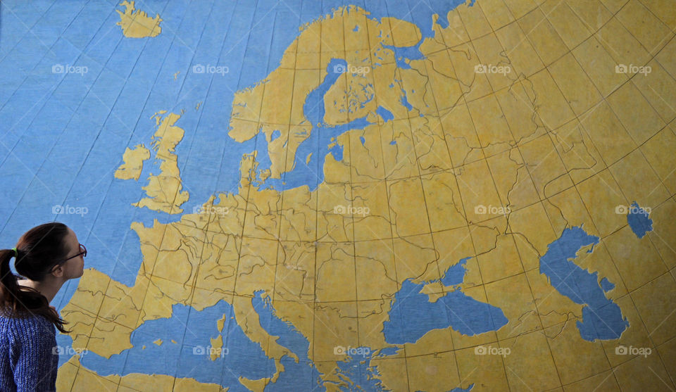 The girl and the map 