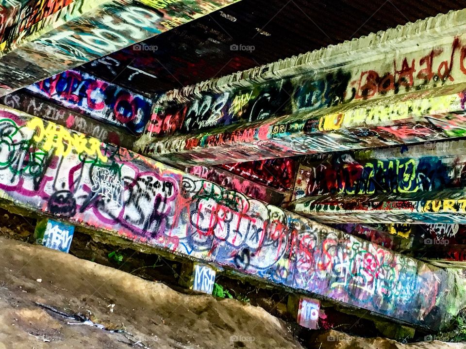 Kurt Cobain memorial bridge graffiti 