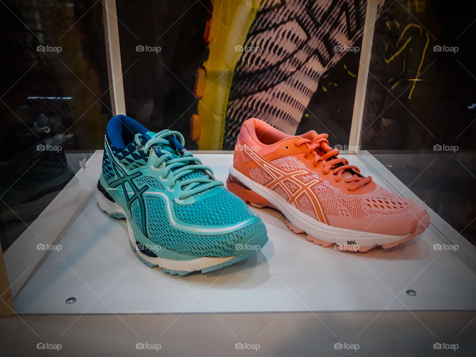 Women breathable running Shoes available in two beautiful coulours specially to match the colour of their clothes.