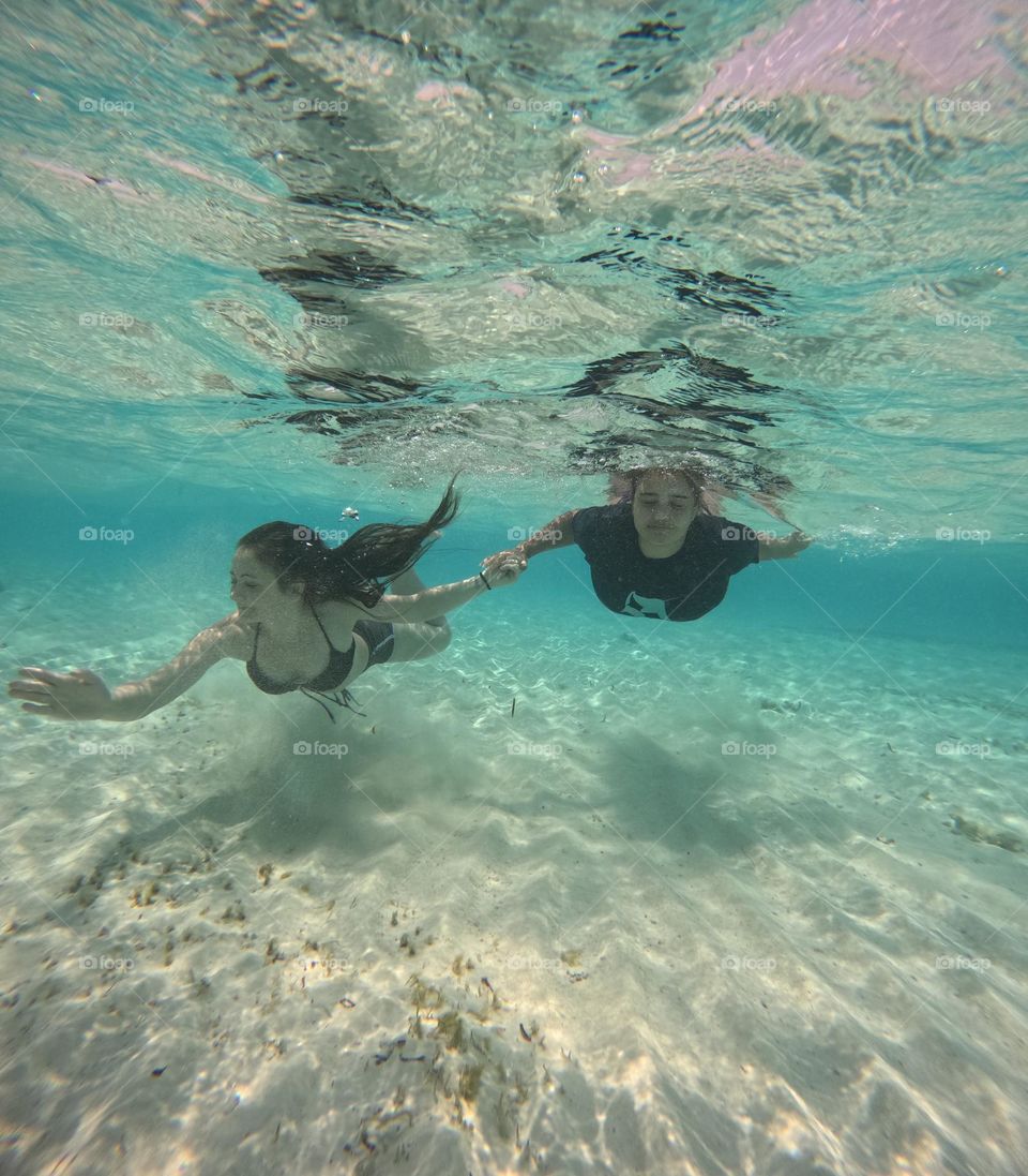 Adventures in the ocean, hand in hand 🩵🤝