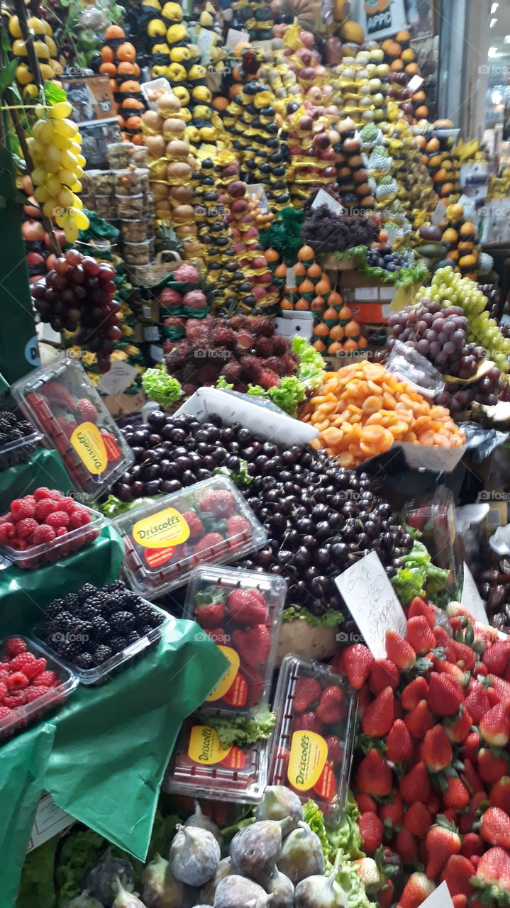 Mercado Municipal de São e suas diversidades de frutas .
fedepropria1010@gmail.com