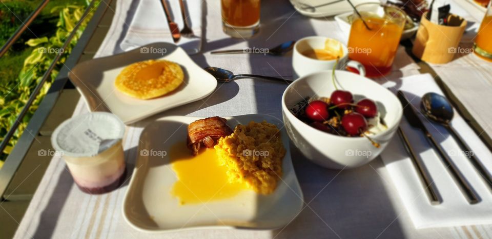 Breakfast in the sun