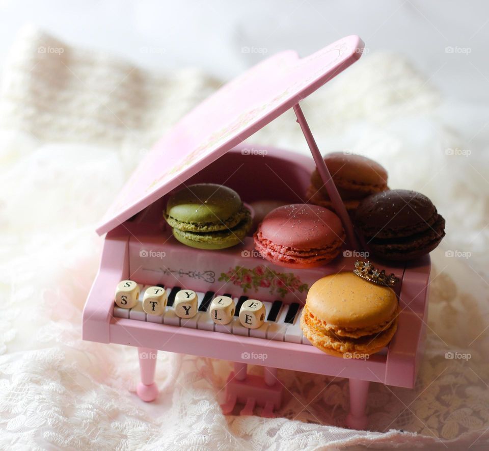 piano miniature macaron style