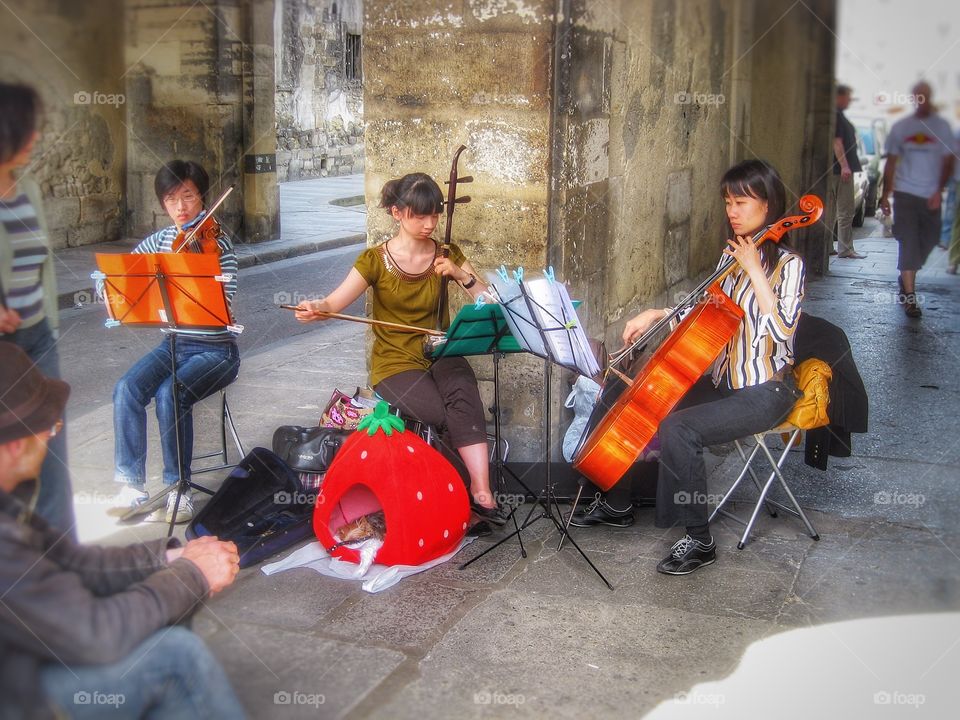 Street musicians Paris