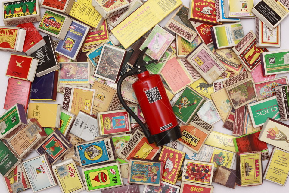 Extinguisher lying on the matchboxes