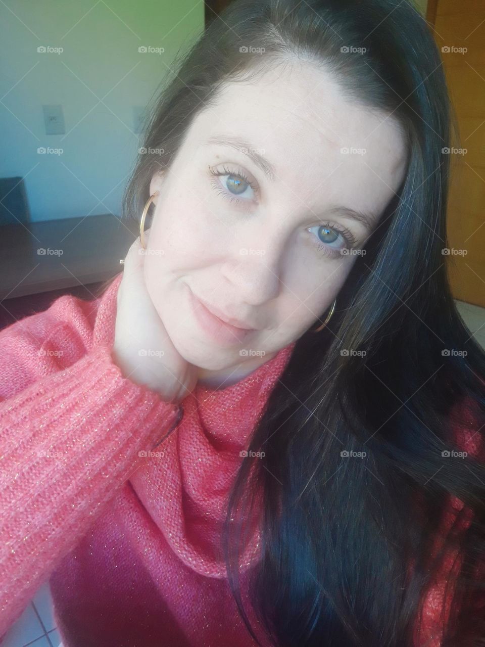 Menina branca de olhos verdes